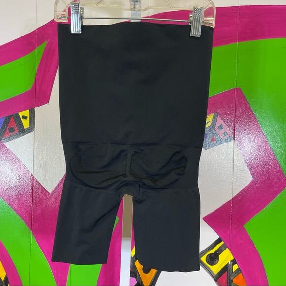 Red Hot by Spanx, Body Shaping Shorts. Size Medium. Black. Excellent condition! - Picture 2 of 5